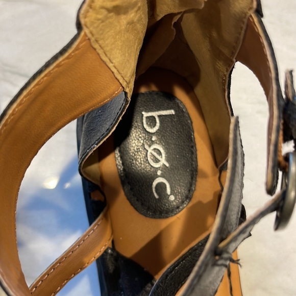 BOC Black and Tan Women's Sandals - Picture 2 of 7
